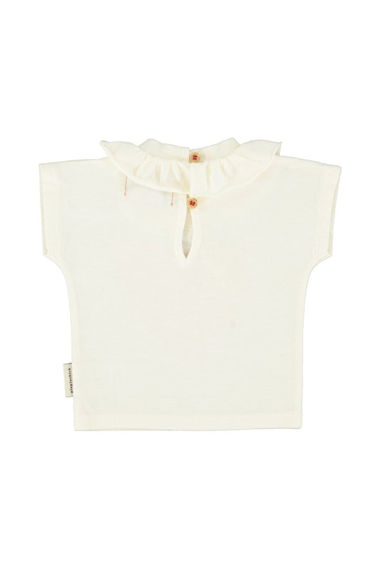Camiseta con cuello color crudo con estampado de corazon rojo trasera bebe
