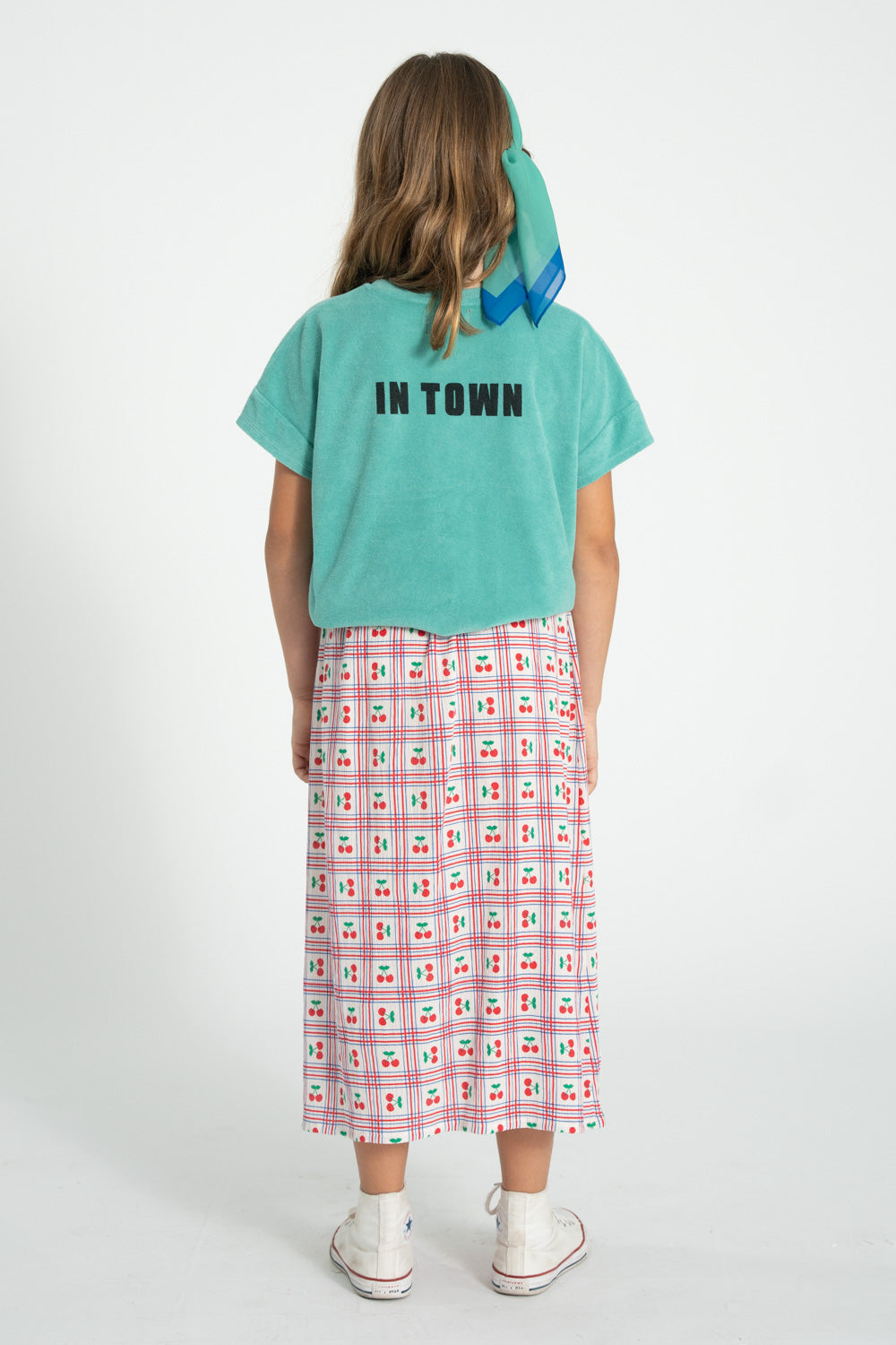 Camiseta turquesa con estampado best friend conjunto trasera