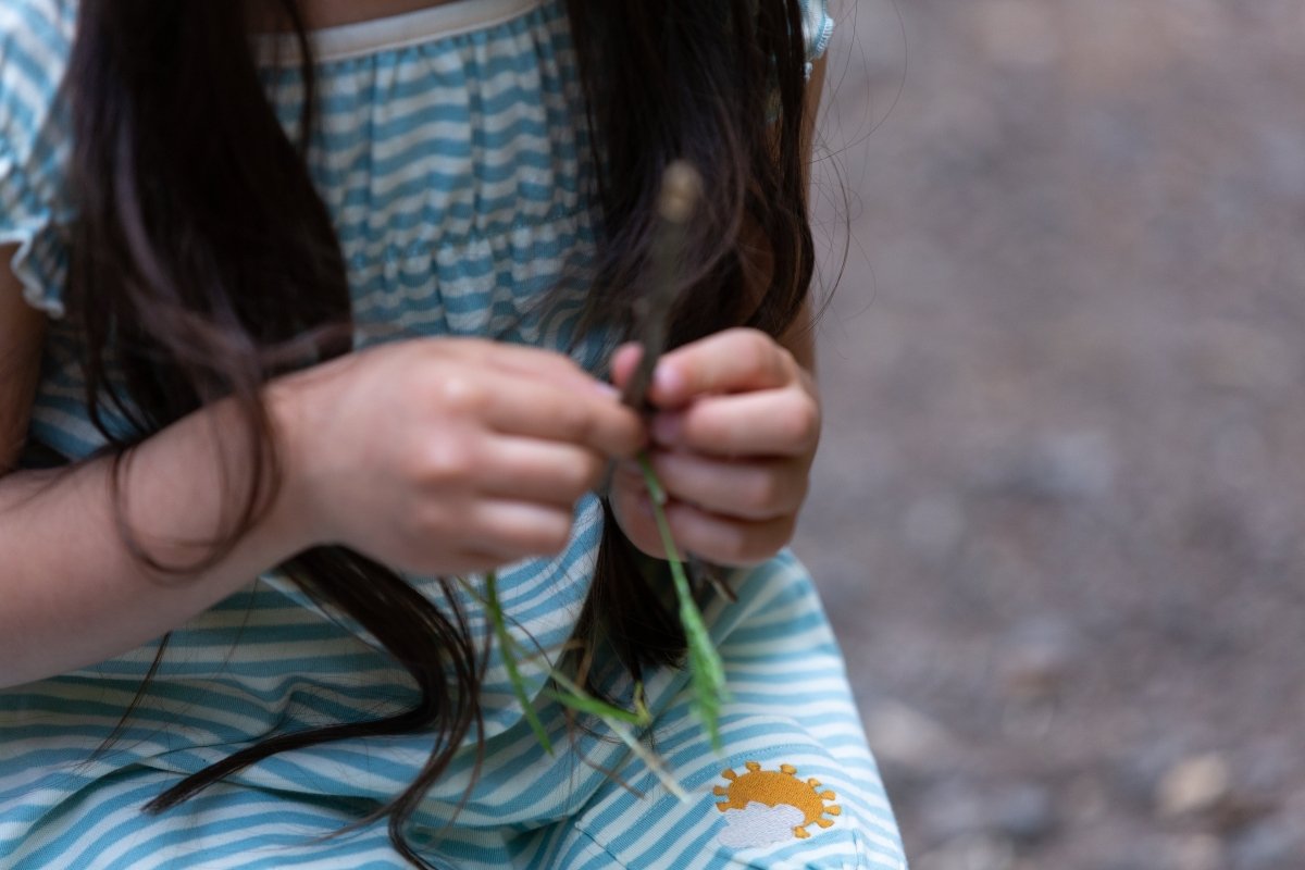 Vestido azul a rayas con volantes lifestyle