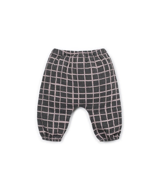 Pantalón Bebé Algodón Gris Cuadros Rosas de Play Up - vista trasera.