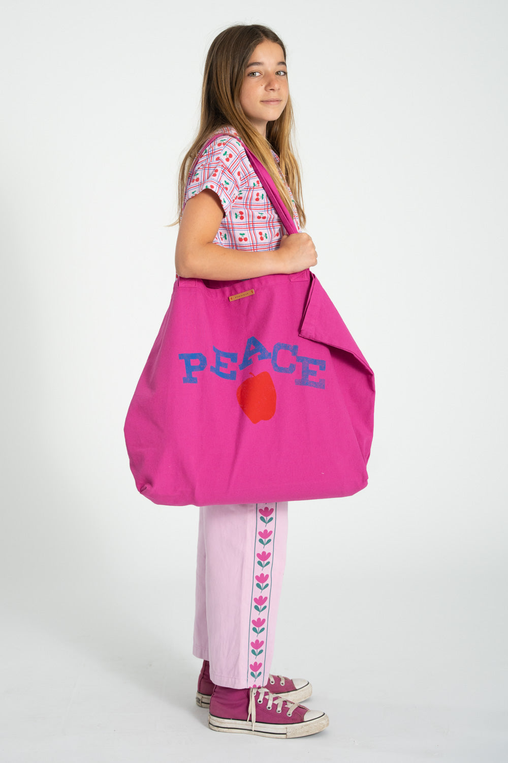 Bolsa xl fucsia con estampado peace conjunto lateral