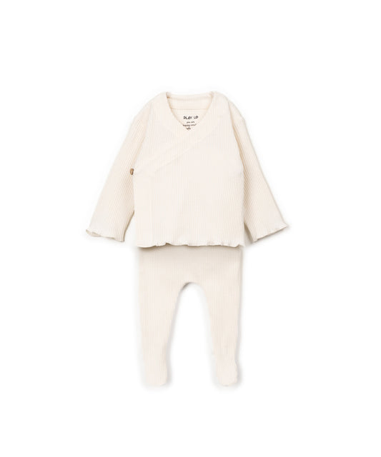 CONJUNTO PLAYERA Y PANTALON ACANALADO DELANTERA