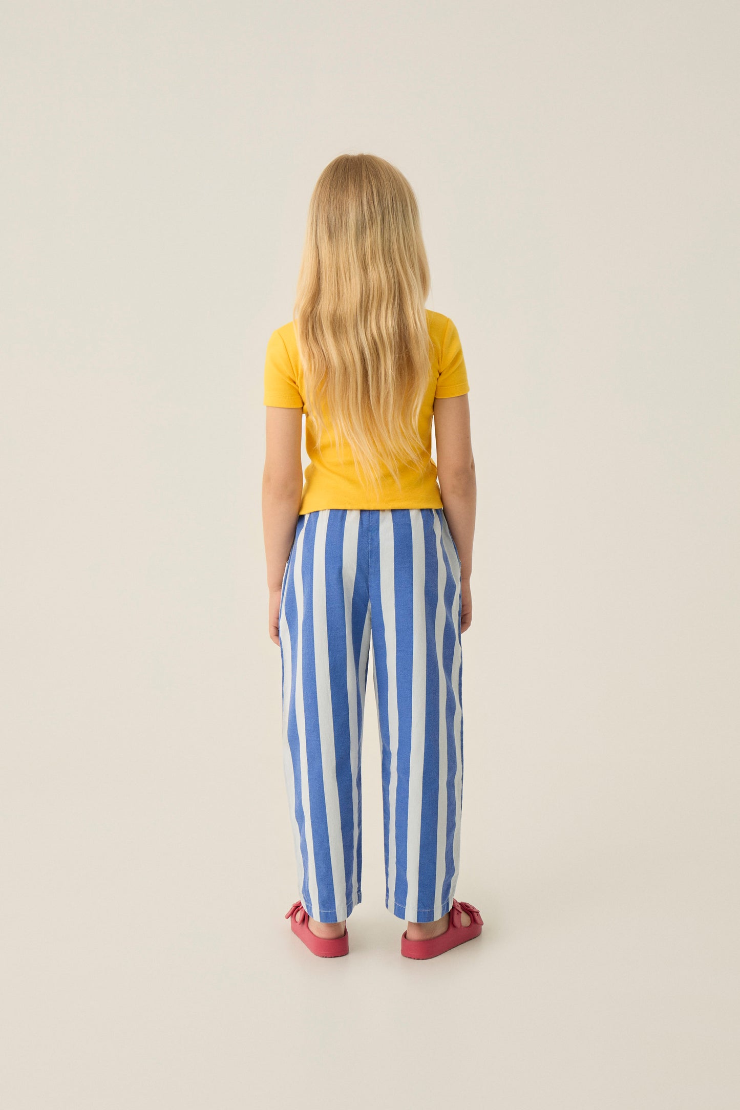 Camisetaamarillaladybug trasera pantalon