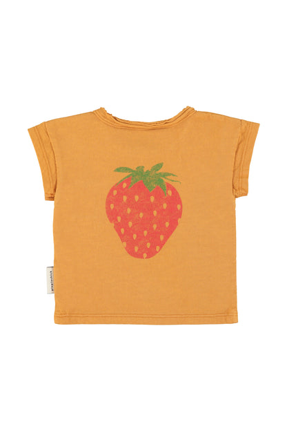 Camiseta camel con estampado de fresa trasera