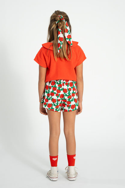 Camiseta con cuello peter pan roja con estampado amour conjunto trasera