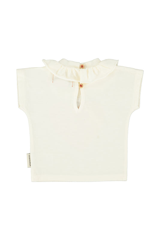Camiseta con cuello color crudo con estampado de corazon rojo trasera bebe