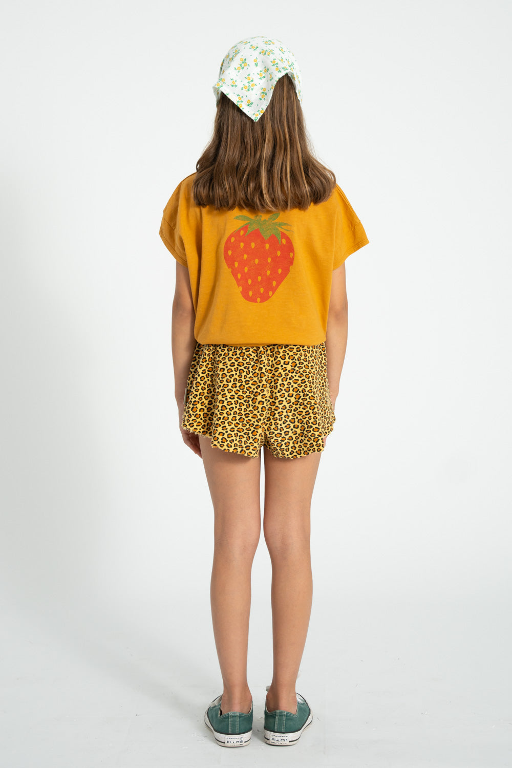 Pantaloncortomostazaconestampadoanimal conjunto trasera