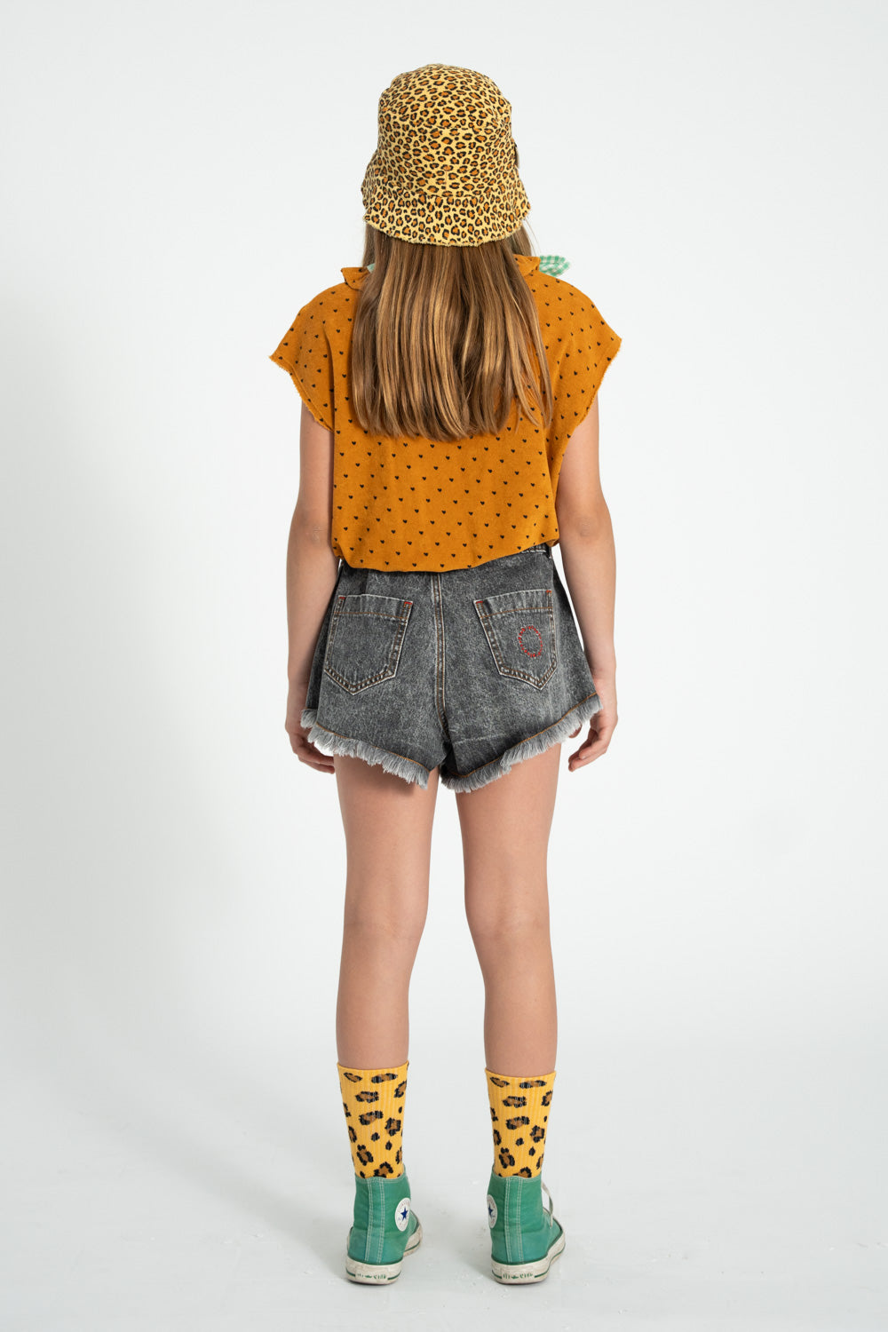 Shorts con flecos denim negro lavado conjunto trasera