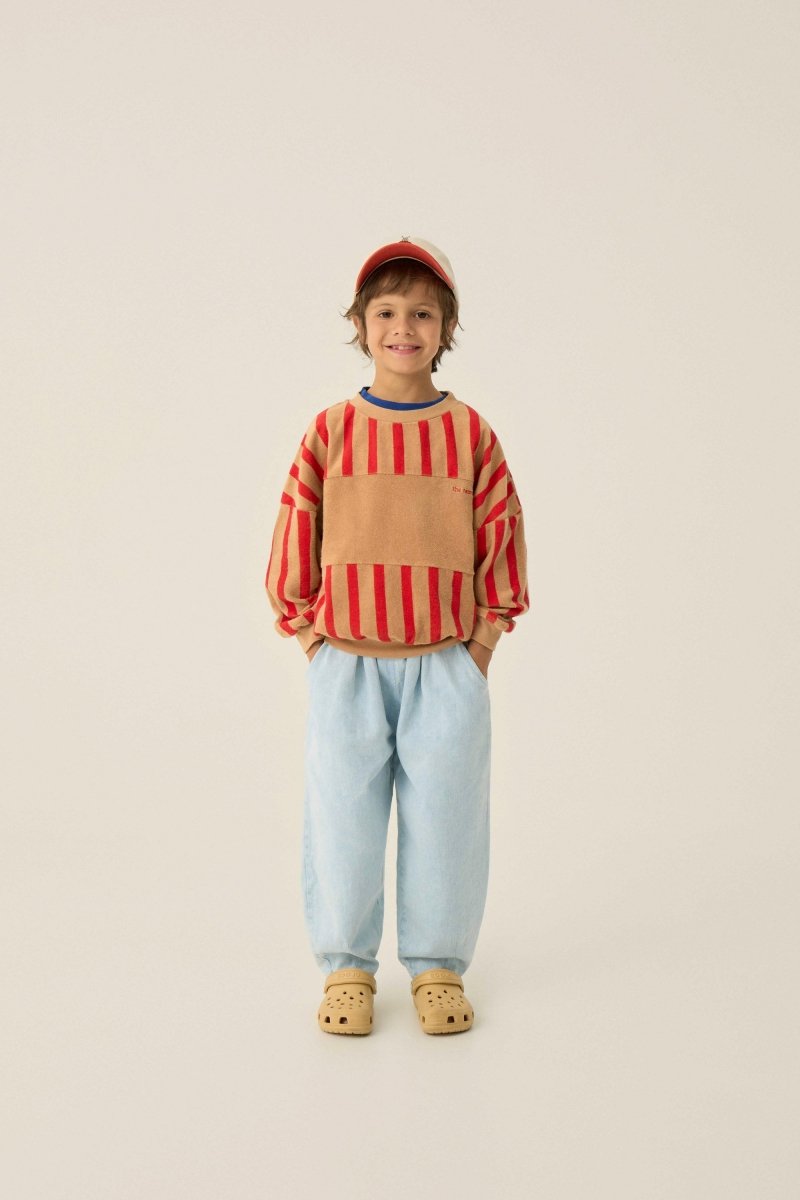 Sudadera rayas rojas frente pantalon