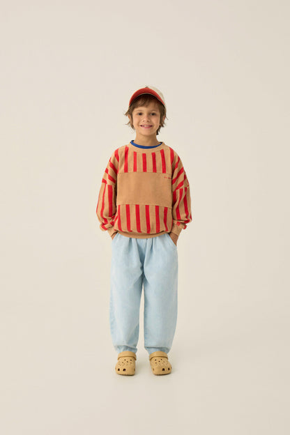 Sudadera rayas rojas frente pantalon