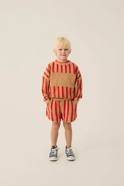 Sudadera rayas rojas frente pantalon corto