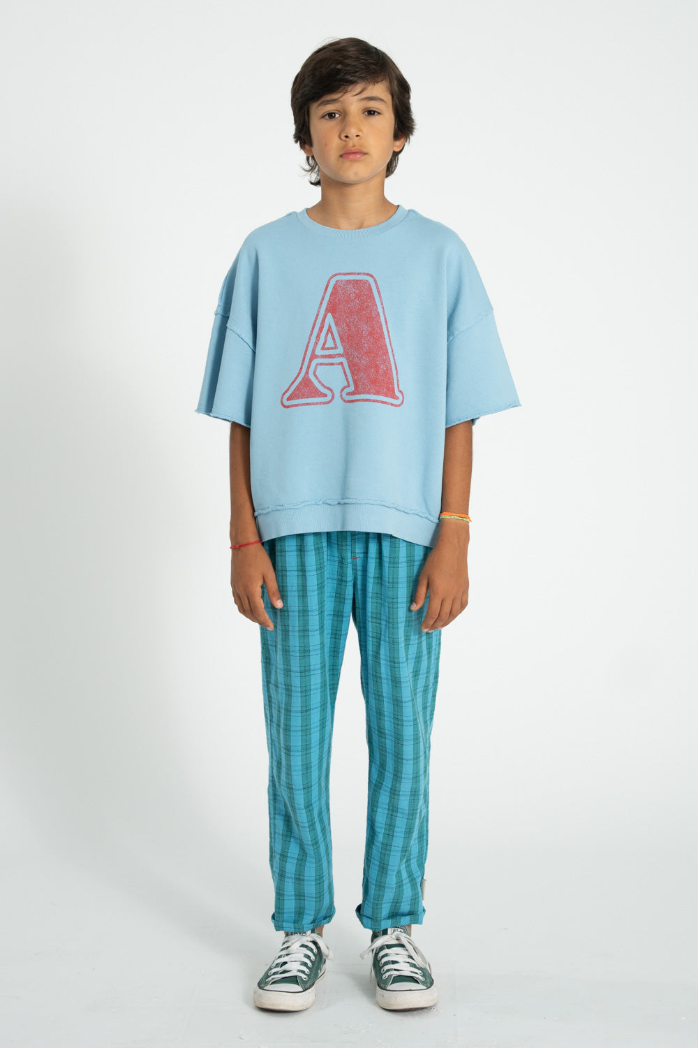 Sudadera de manga corta azul con estampado a conjunto delantera 2