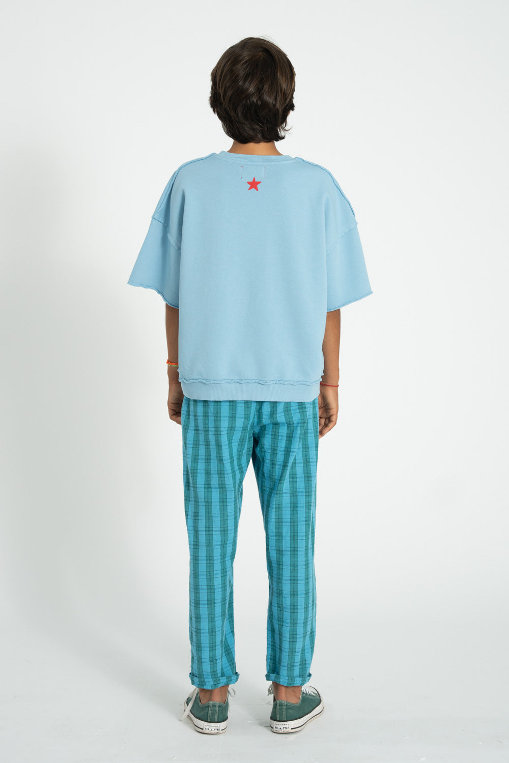Sudadera de manga corta azul con estampado a conjunto trasera 2