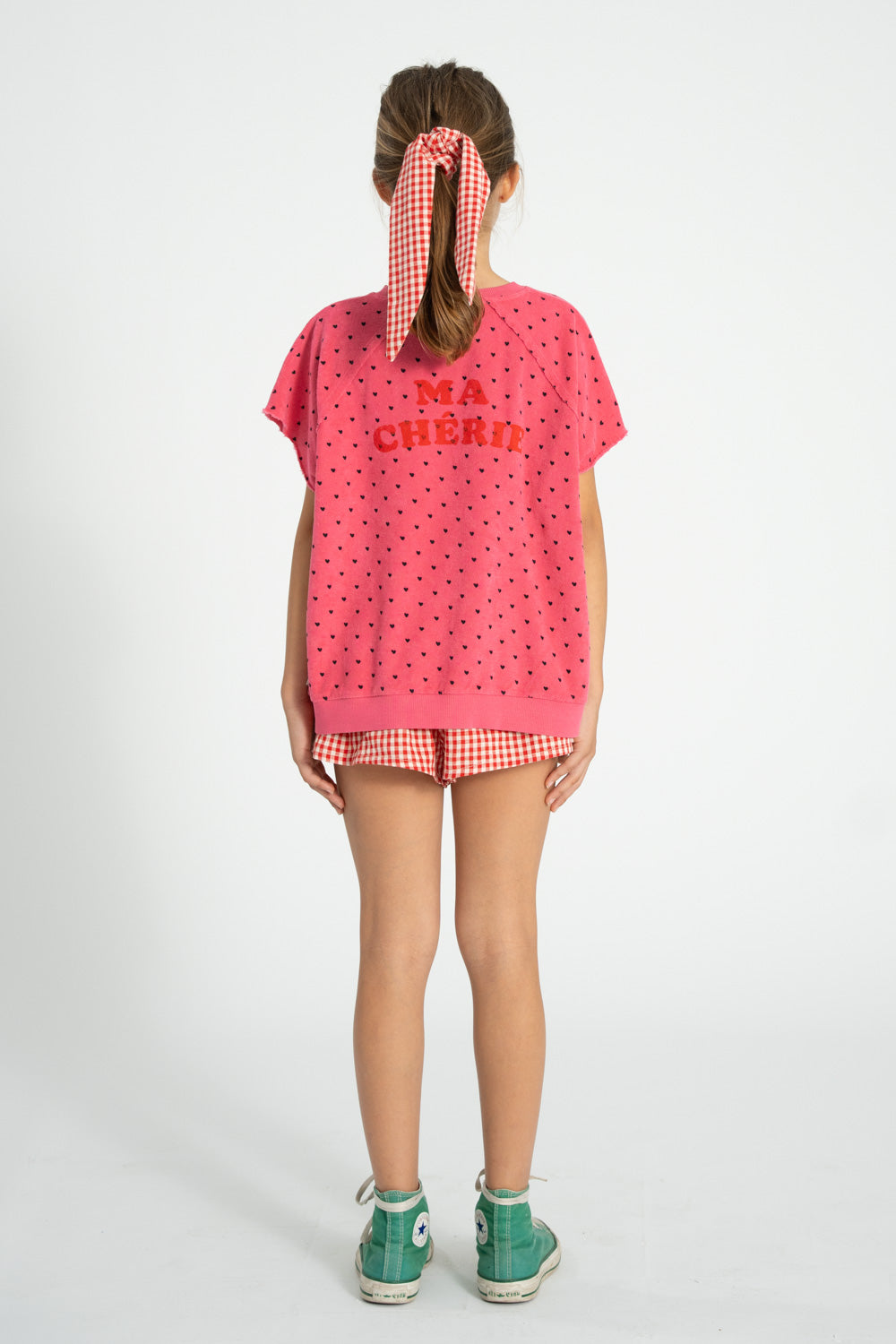 Sudadera sin mangas rosa con estampado de cerezas conjunto trasera