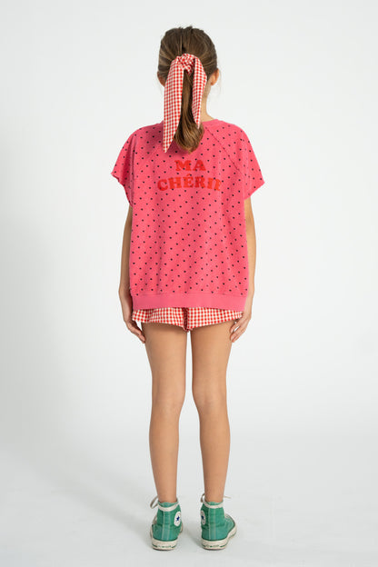 Sudadera sin mangas rosa con estampado de cerezas conjunto trasera