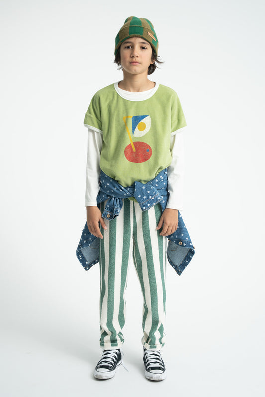 Parte trasera de gorro de niño verde y marrón con rayas de piupiuchick.