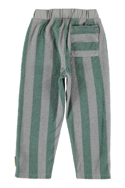 Detalle de pantalón jogger de niño gris y verde con rayas de piupiuchick.