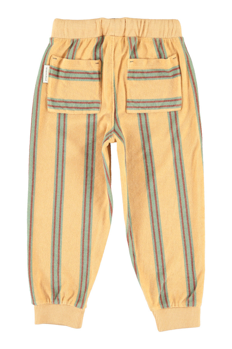 Detalle de pantalón jogger de niño arena con rayas dobles de piupiuchick.