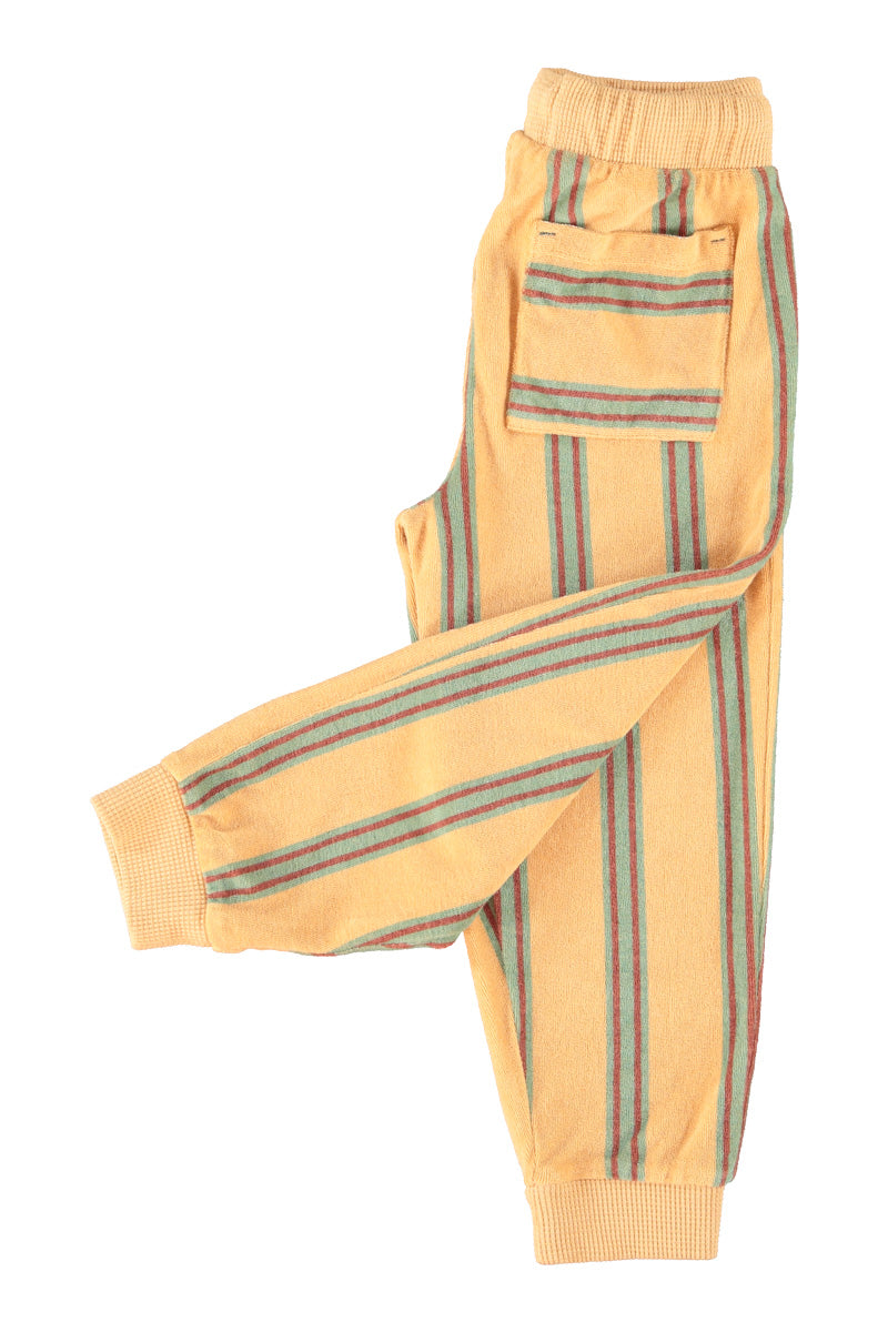 Detalle de pantalón jogger de niño arena con rayas dobles de piupiuchick.