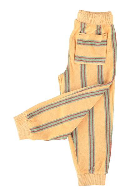 Detalle de pantalón jogger de niño arena con rayas dobles de piupiuchick.