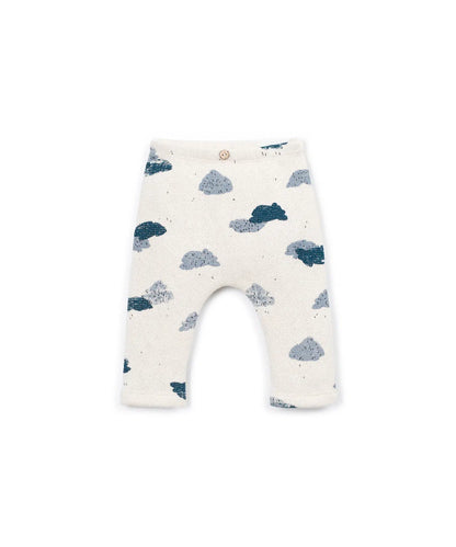 Leggings Bebé Algodón Crudos Nubes Azules de Play Up - vista frontal.