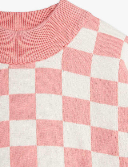 Detalle del diseño cuadros ajedrez en color rosa.