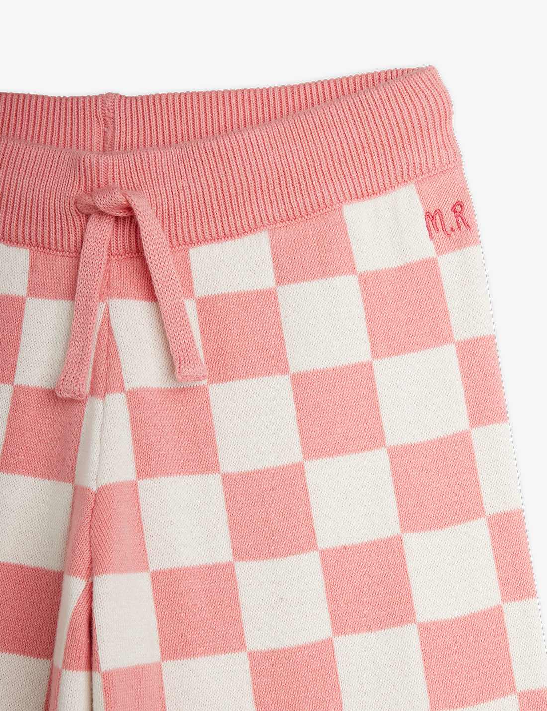 Detalle del diseño cuadros ajedrez en color rosa.