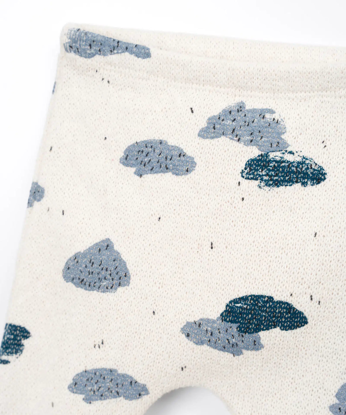 Pantalón Bebé Algodón Crudo Nubes Azules de Play Up - detalle.