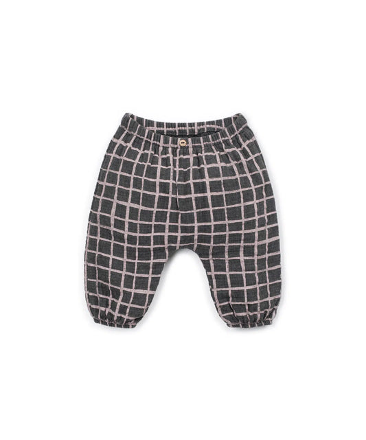 Pantalón Bebé Algodón Gris Cuadros Rosas de Play Up - vista frontal.