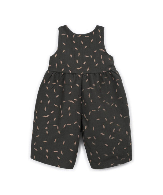 Peto Bebé Algodón Gris Oscuro Estampado Vegetal de Play Up - vista trasera.