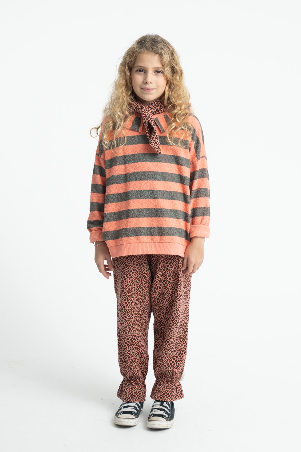 Parte trasera de sudadera de niña rosa y verde con rayas de piupiuchick.