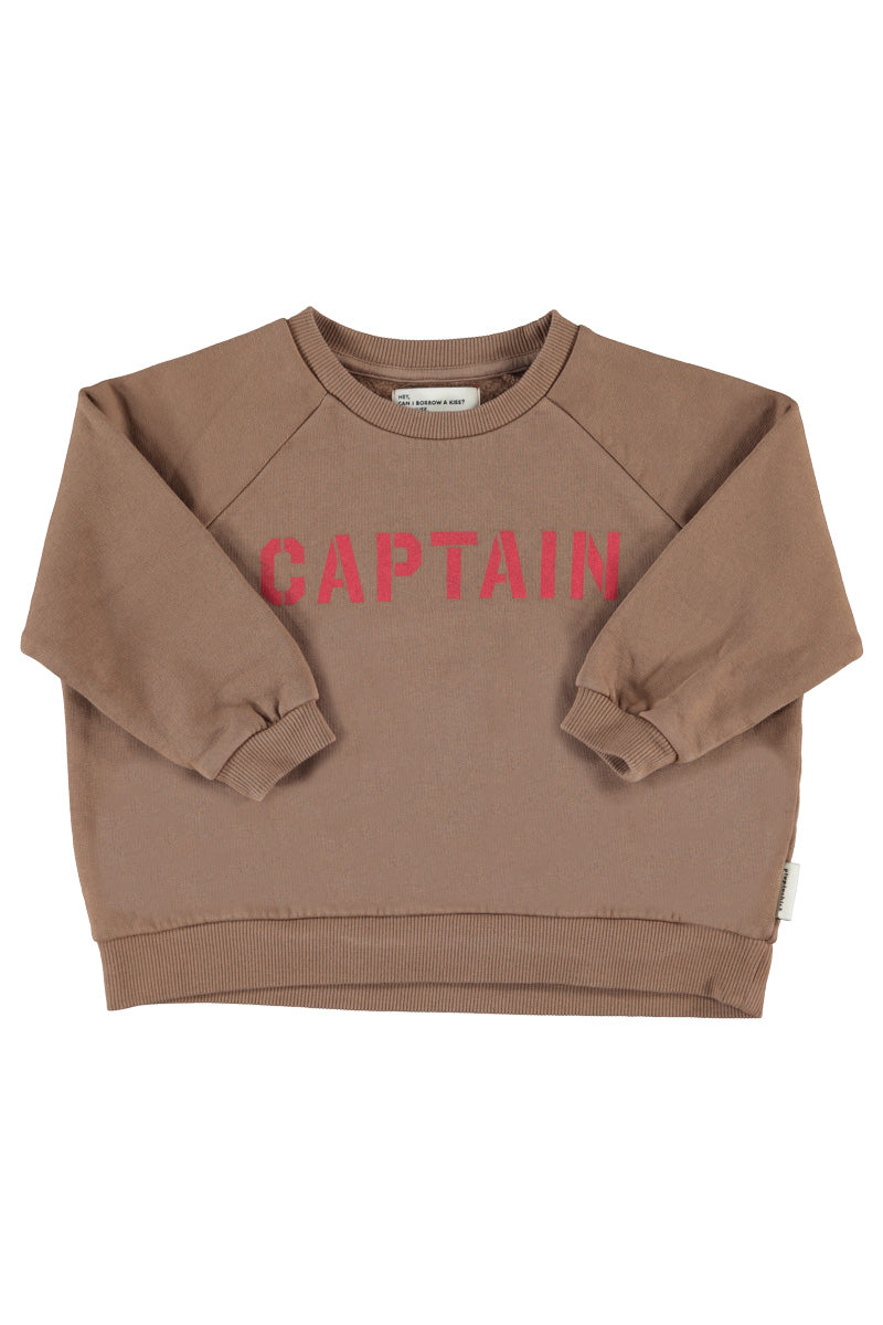 Detalle de sudadera de niño marrón con captain de piupiuchick.
