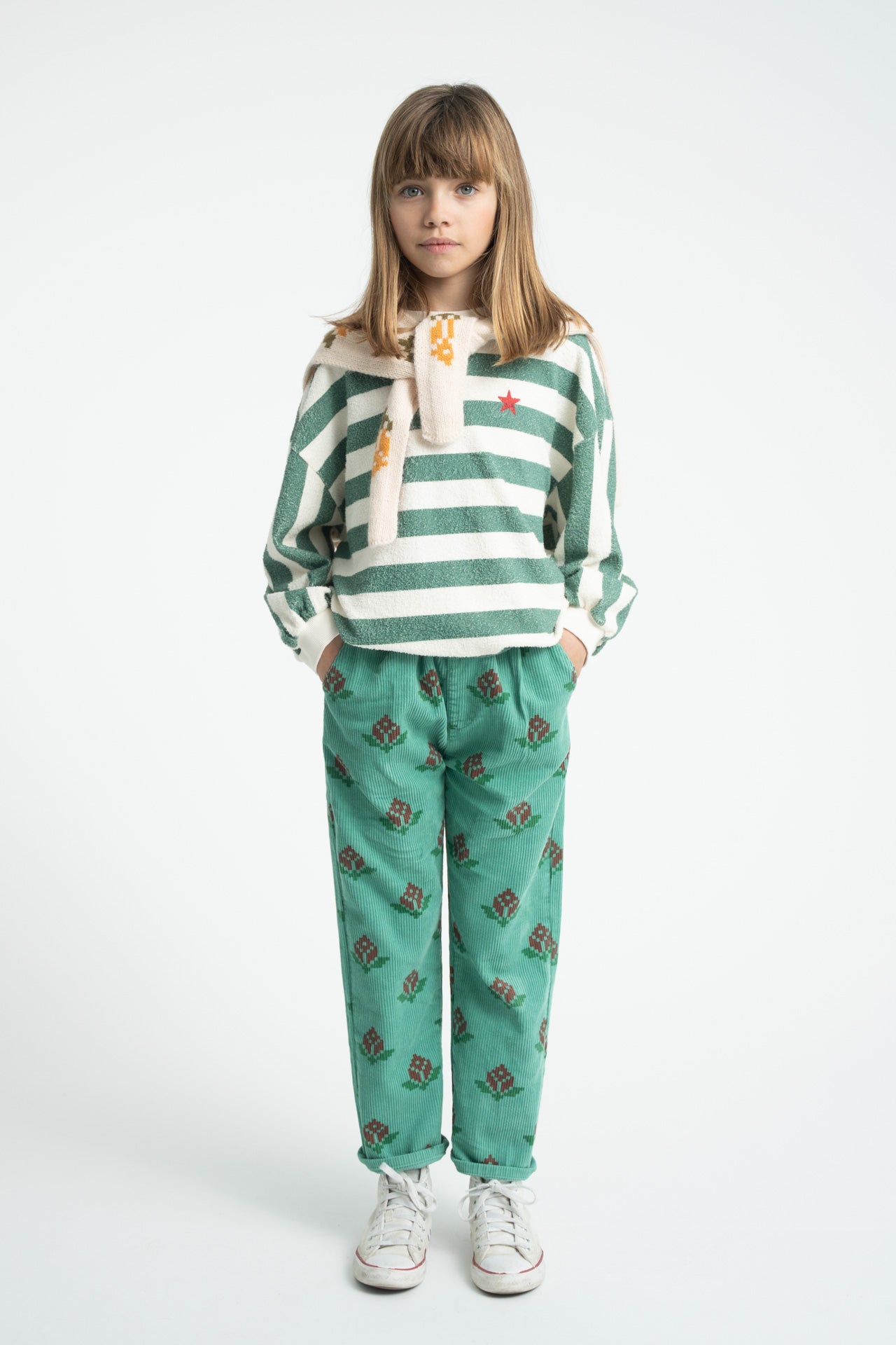 Parte trasera de sudadera de niño crudo y verde con rayas de piupiuchick.