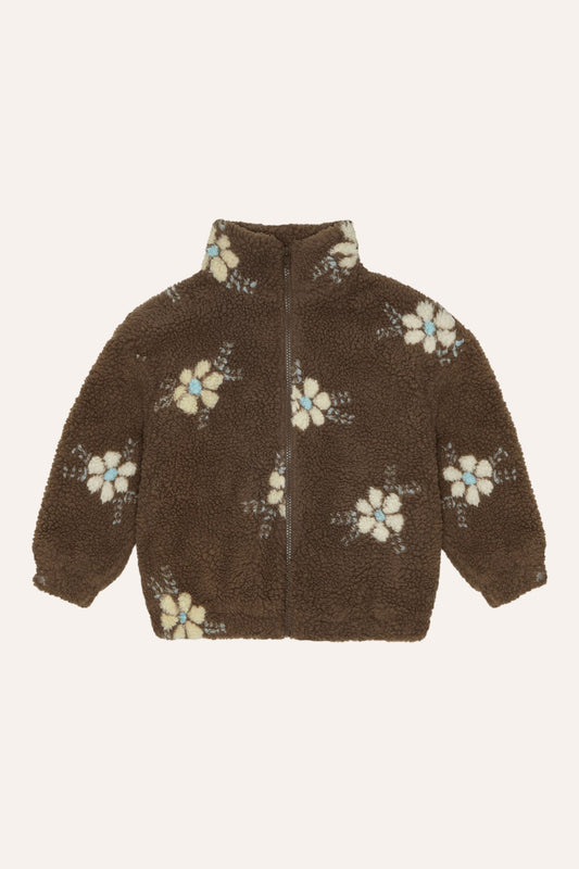 Chaqueta infantil marrón de borreguito con flores, vista frontal.