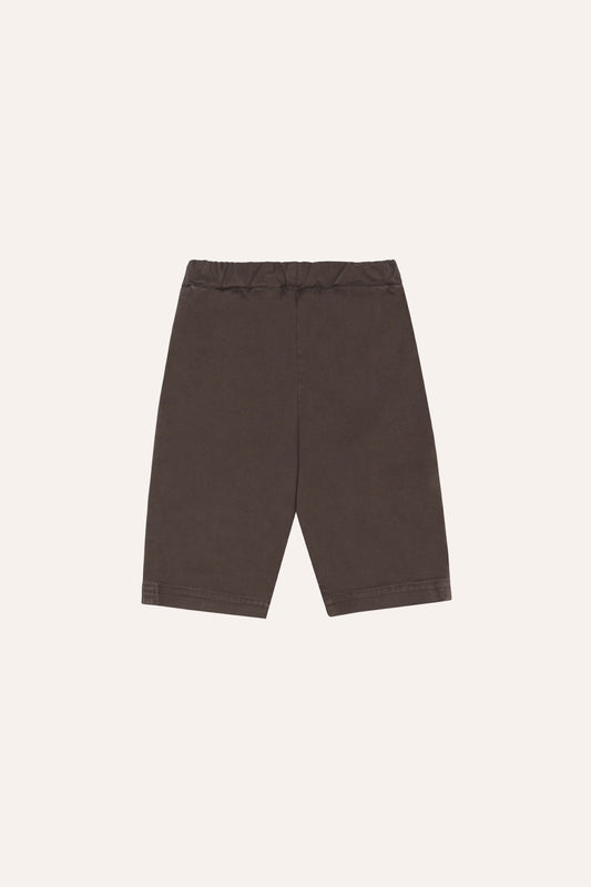 Pantalón corto de bebé marrón liso, vista trasera.