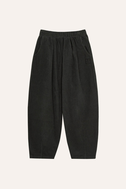 Pantalón infantil gris oscuro de pana, vista frontal.