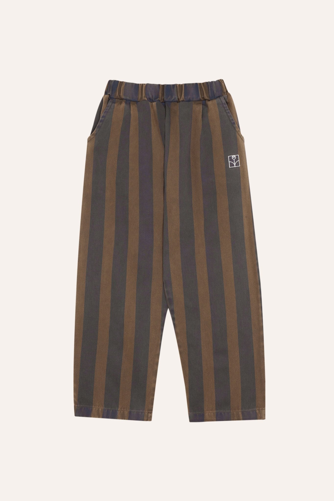 Pantalón infantil de rayas verticales marrones y azules, vista frontal.