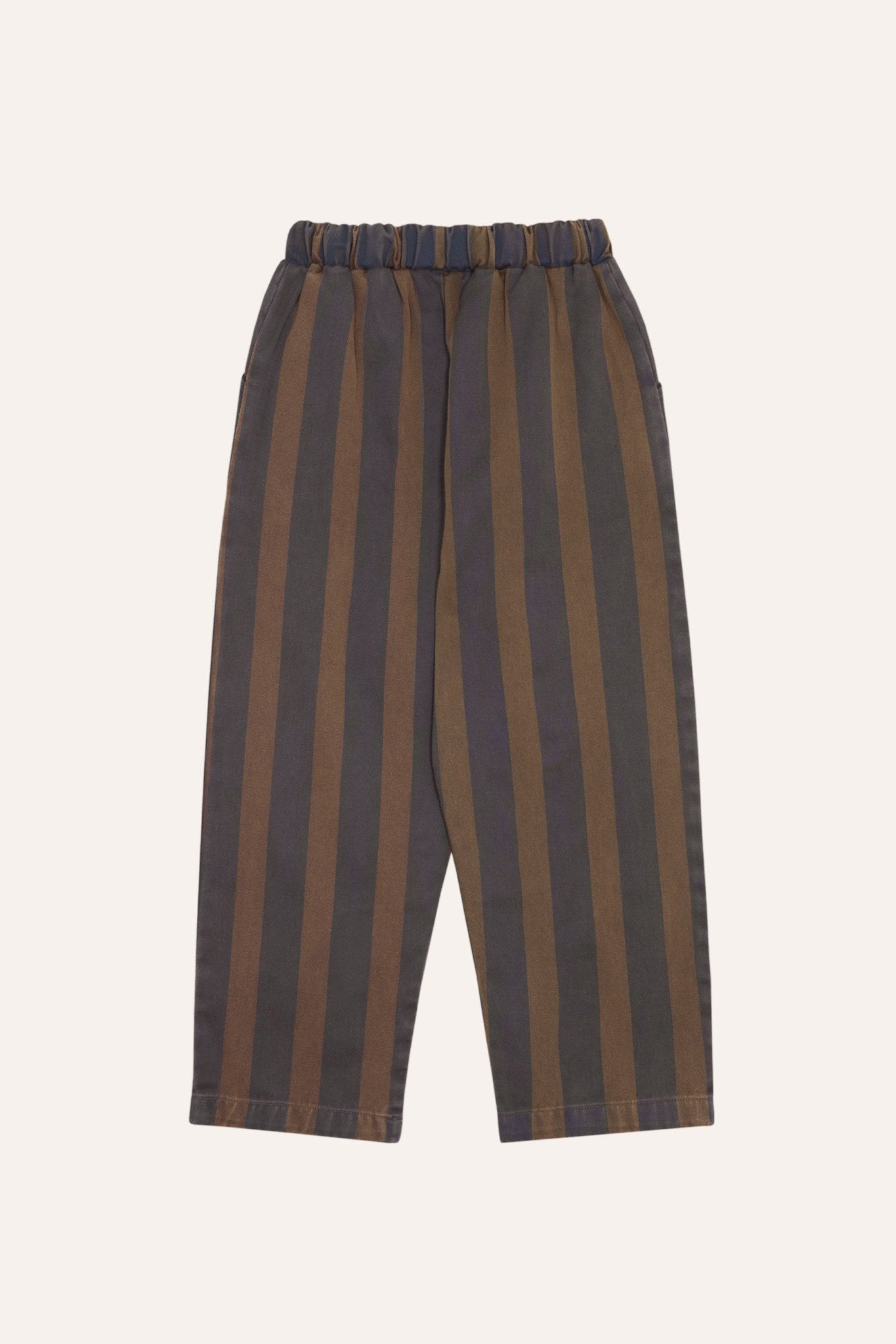 Pantalón de rayas marrones y azules, vista trasera.