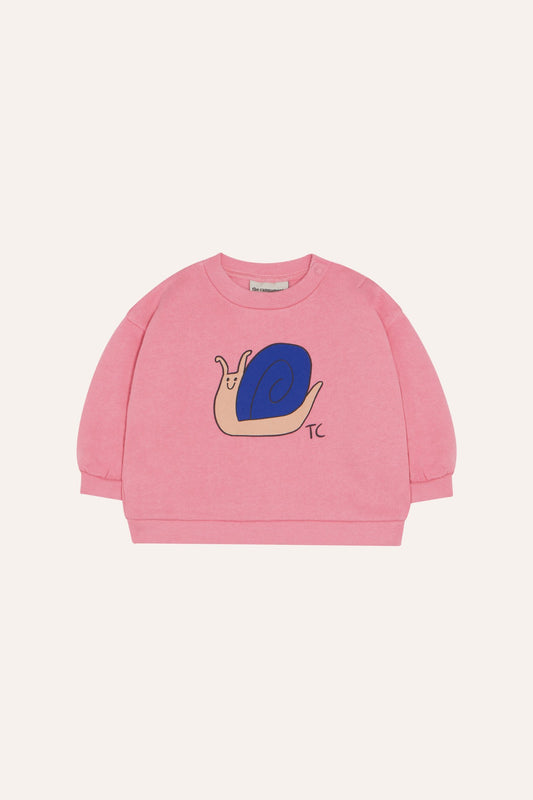 Sudadera de bebé rosa con caracol azul, vista frontal.