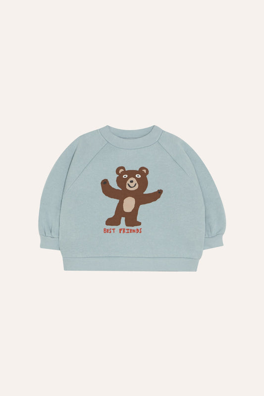 Sudadera de bebé azul claro con oso marrón, vista frontal.