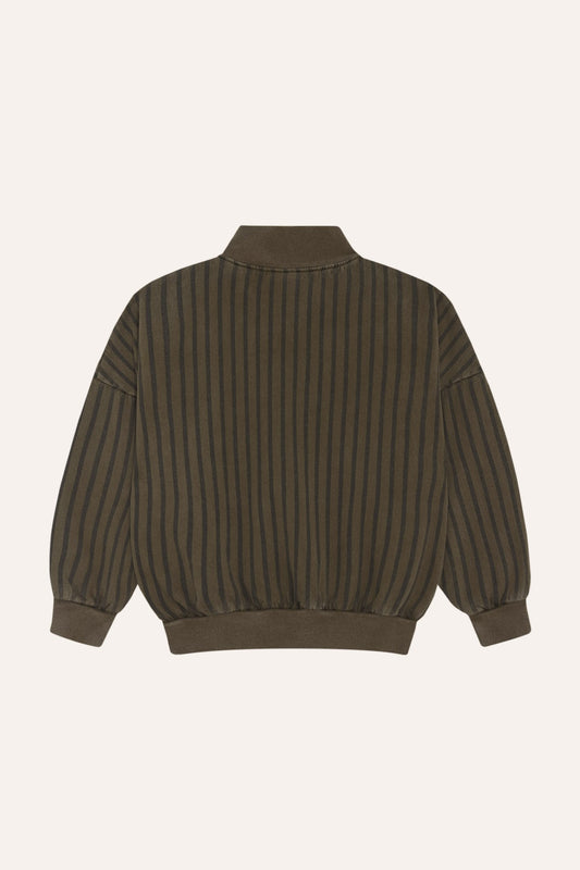 Sudadera marrón de canalé con cuello alto, vista frontal.